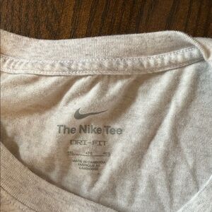 Nike Dri-FIT Light Gray T-Shirt. Size 4x